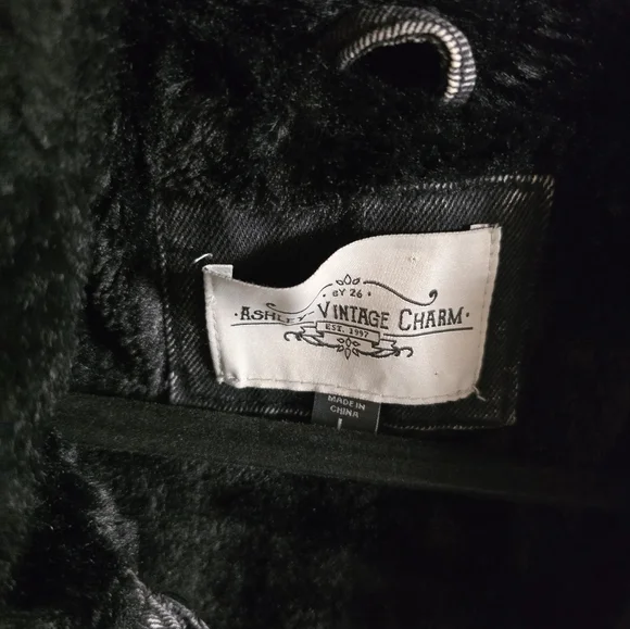 Cropped Gray Denim Jacket - Picture 8 of 8